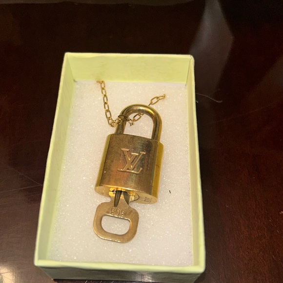 🔥LV Lock and Key🔥 - Picture 1 of 3